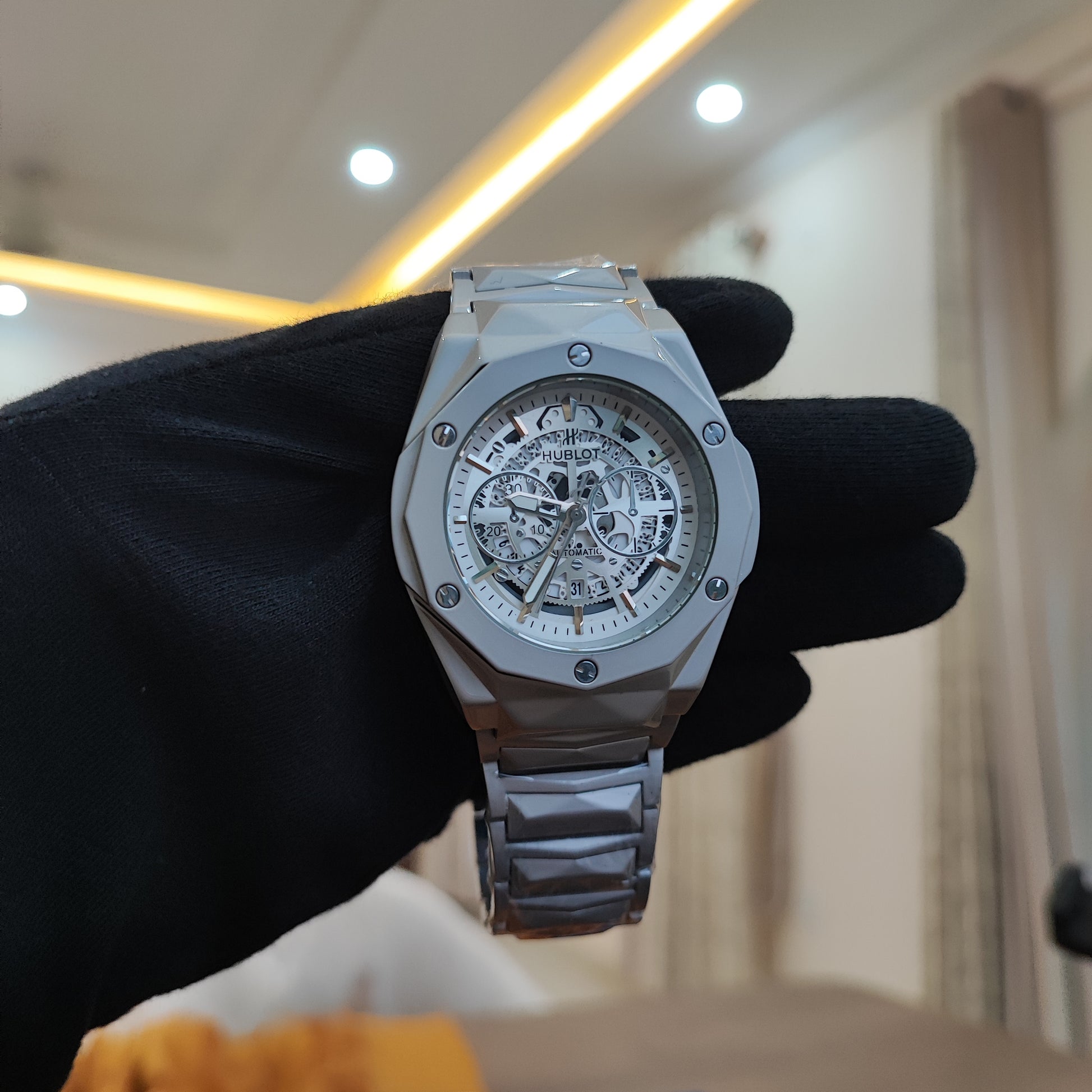 Hublot Premium Skeleton Watch - Luxury Diamond Cut Chain Khaanvaade