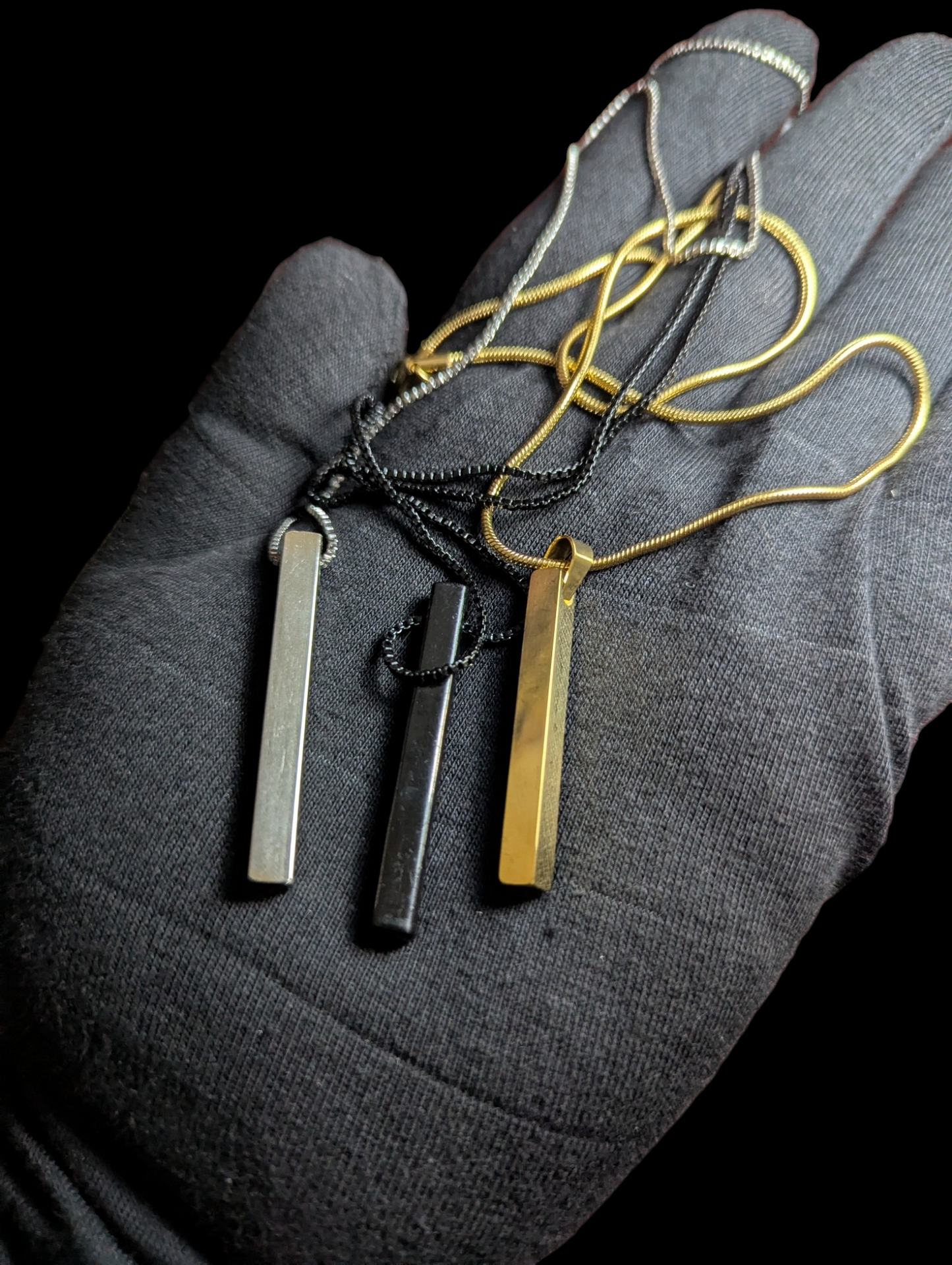 Bar Pendant in 3 beautiful colors unisex