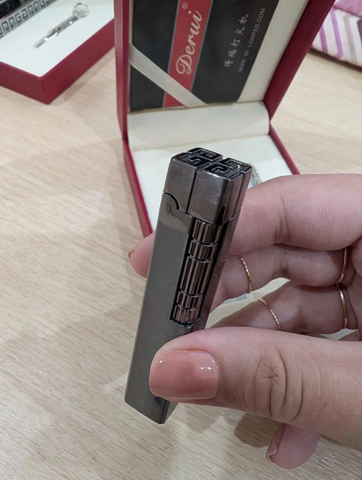 Derui Luxury Slim Lighters Khaanvaade