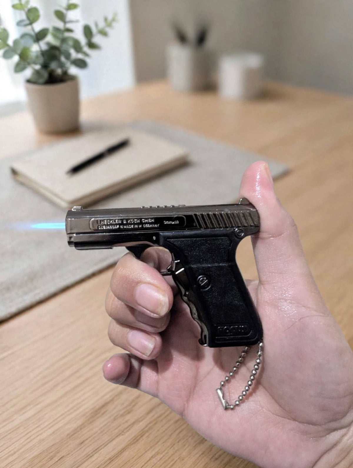 Focus Gun Lighter Khaanvaade