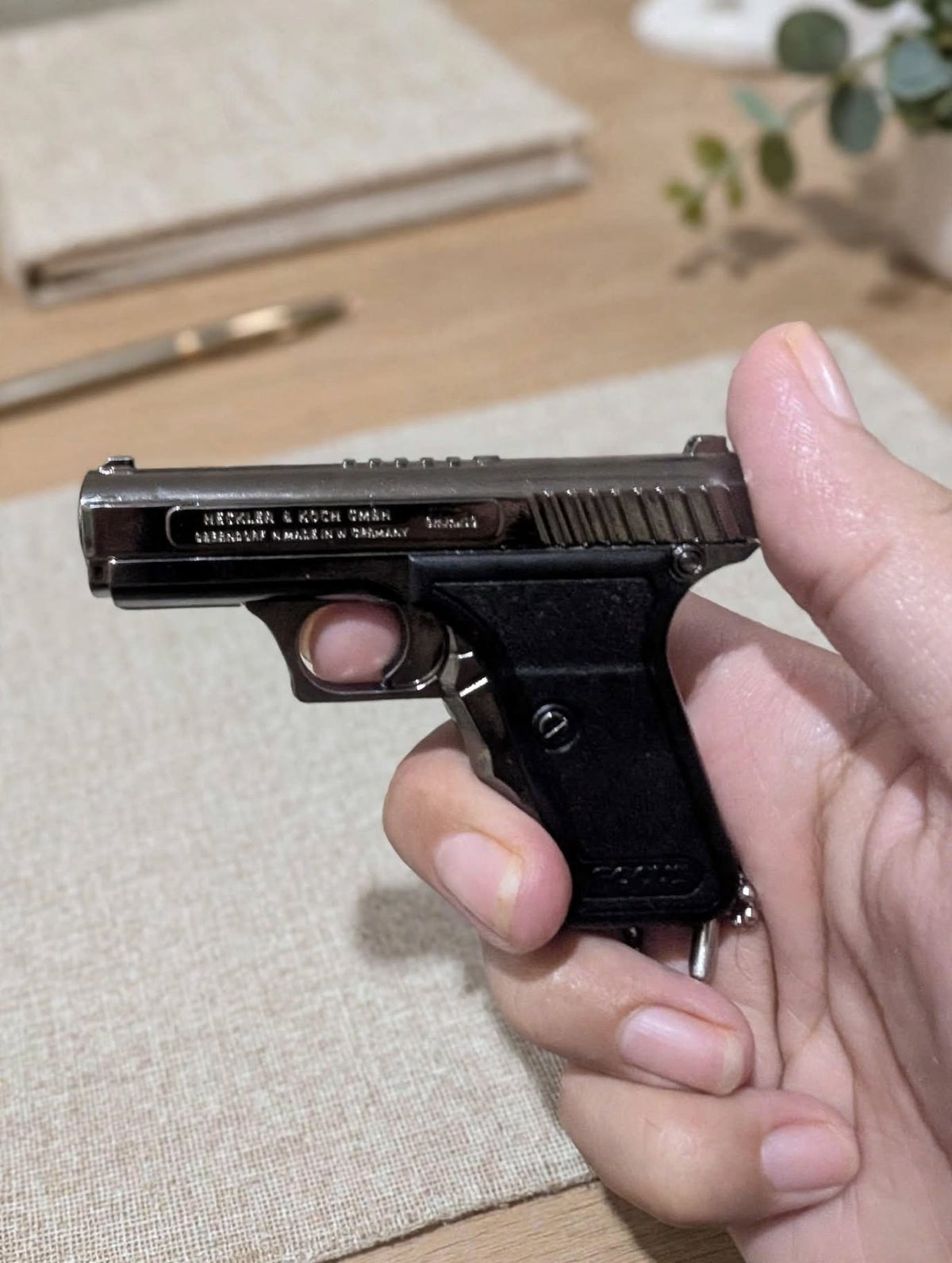 Focus Gun Lighter Khaanvaade